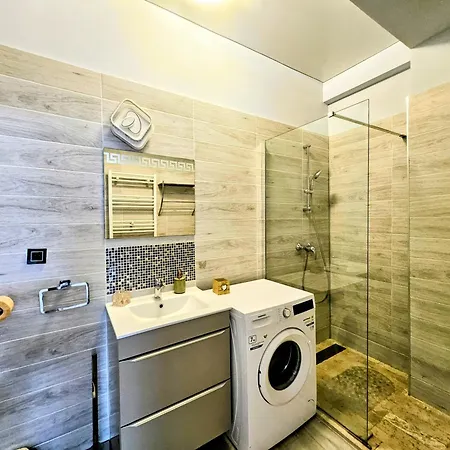 6 Persoane * Năvodari